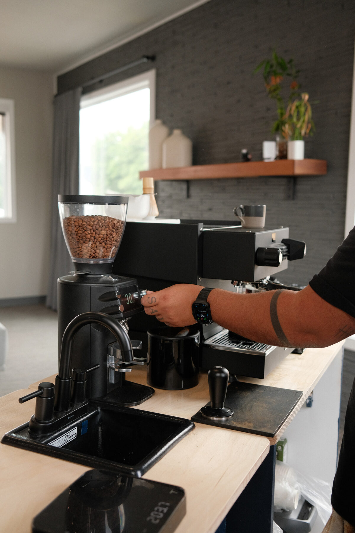 The Sigo espresso bar fully set up and ready to pour